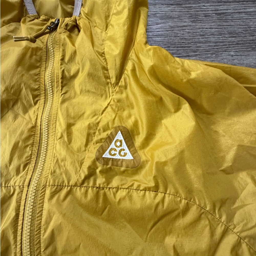 Nike ACG Yellow Hooded Jacket with White Logo - Picture 2 of 10
